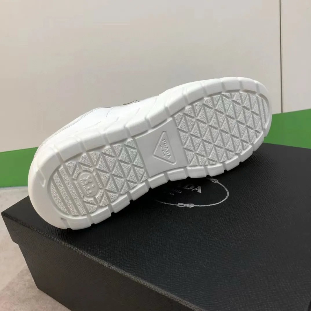 Factory price: 420💰Prada new men's leather sports shoes, the highest version on the market, any comparison is welcome🆚! The original leather has excellent texture and is super high-end! Fetal sheep net lining imported from Italy, removable pad! Luxurious materials and fine workmanship, highly recommended! Code number: 38-44, customized 45